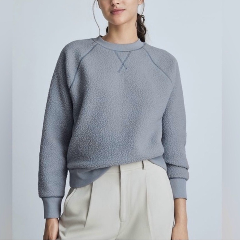 Everlane The ReNew Cozy Fleece Raglan Sweatshirt in Light Blue - Women’s M